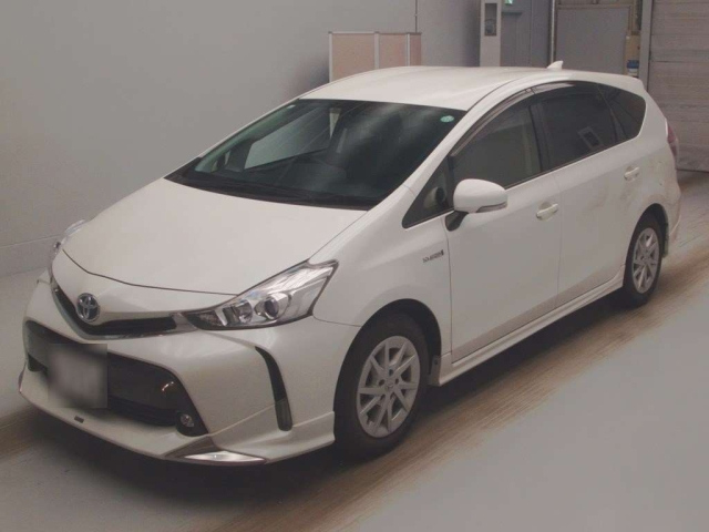 TOYOTA PRIUS ALPHA 2015