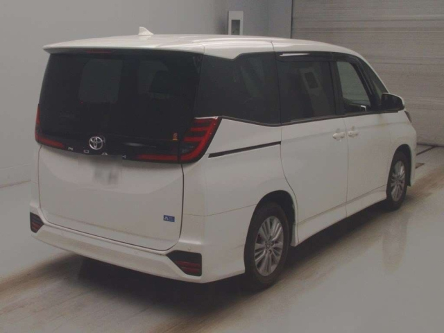 TOYOTA NOAH 2023