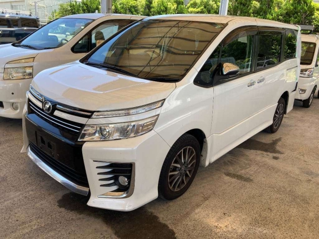 TOYOTA VOXY 2015
