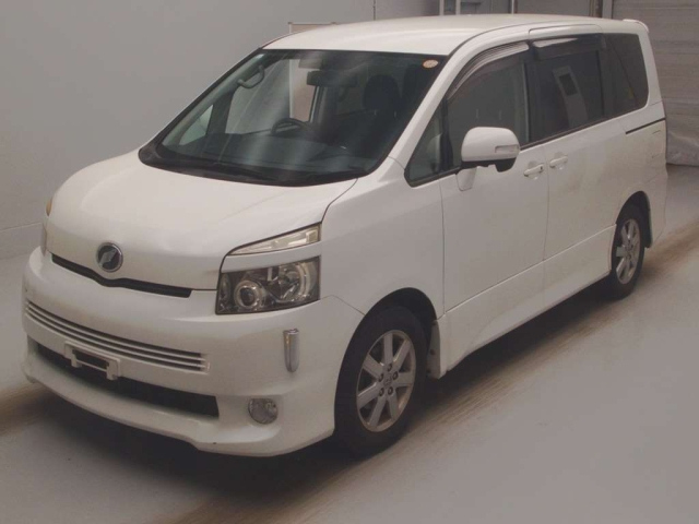 TOYOTA VOXY 2009