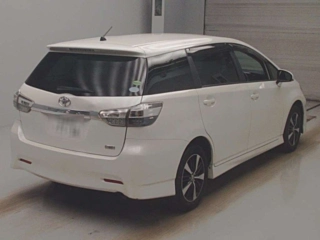 TOYOTA WISH 2013