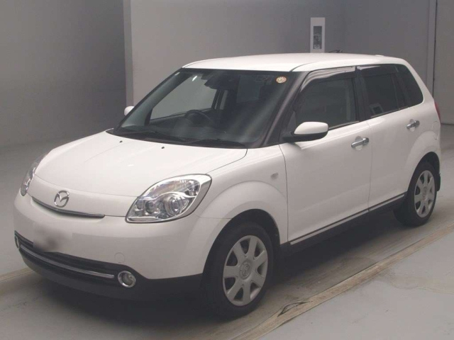 MAZDA VERISA 2010