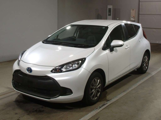 TOYOTA AQUA 2024