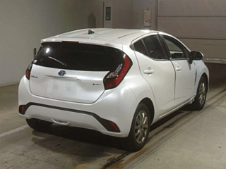 TOYOTA AQUA 2024