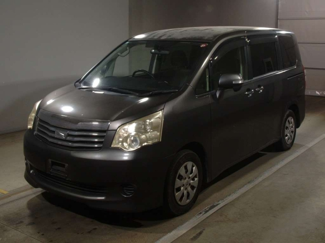 TOYOTA NOAH 2012