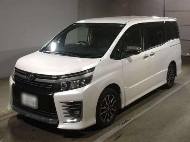 TOYOTA VOXY 2017