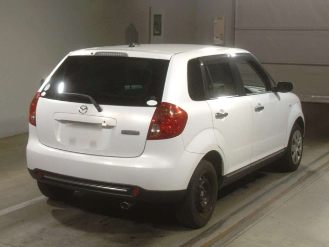 MAZDA VERISA 2010