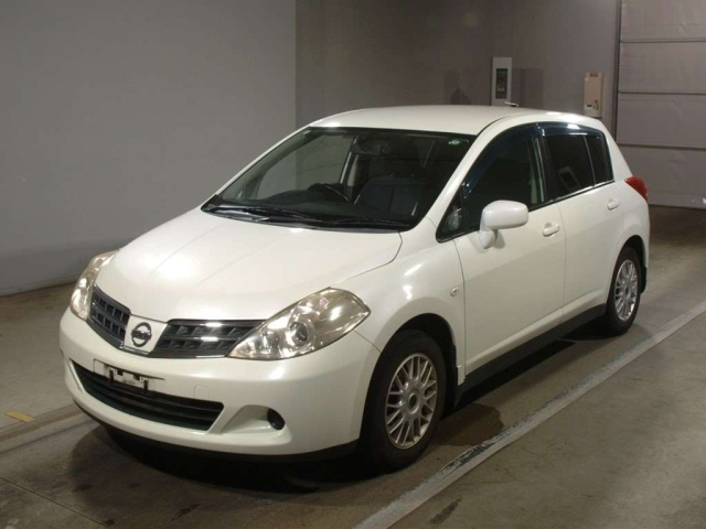 NISSAN TIIDA 2010