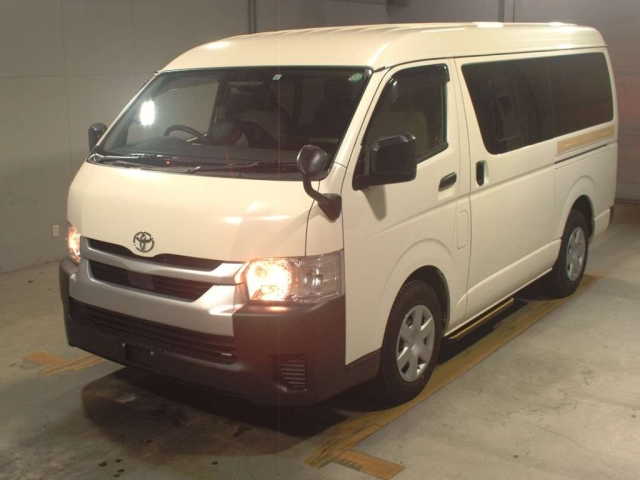 TOYOTA HIACE 2021