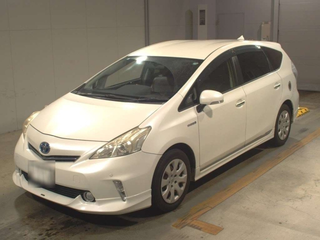 TOYOTA PRIUS ALPHA 2013