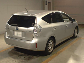 TOYOTA PRIUS ALPHA 2011