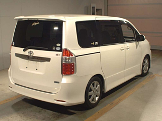 TOYOTA NOAH 2008