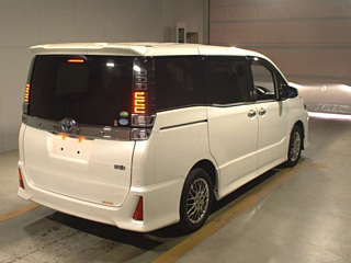 TOYOTA VOXY 2021