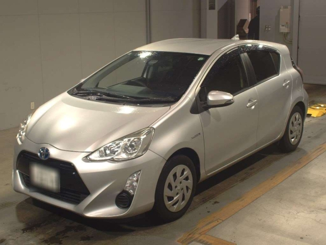 TOYOTA AQUA 2017