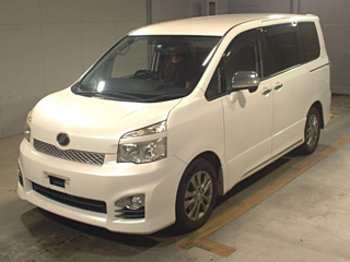 TOYOTA VOXY 2012