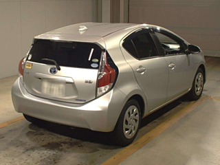 TOYOTA AQUA 2017