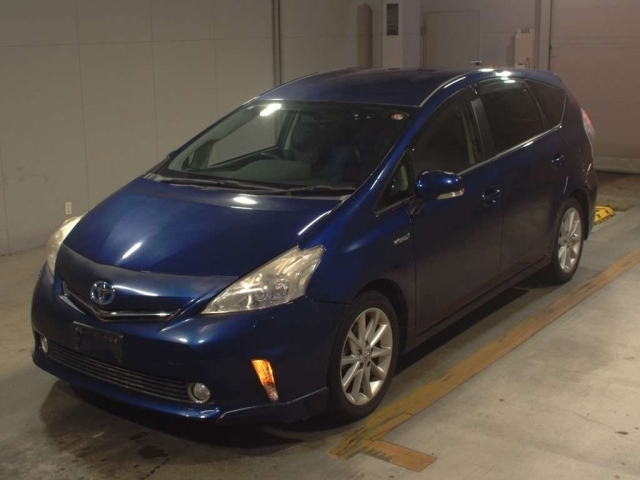 TOYOTA PRIUS ALPHA 2012