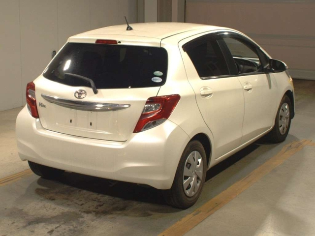 TOYOTA VITZ 2016