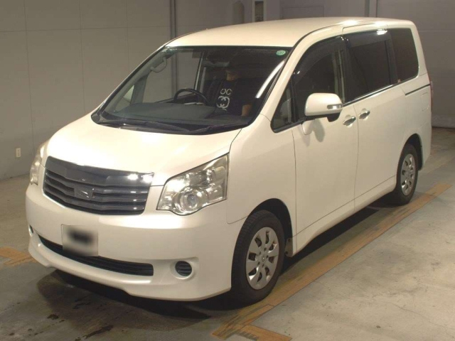 TOYOTA NOAH 2012