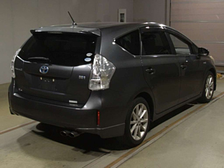 TOYOTA PRIUS ALPHA 2011