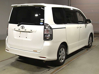 TOYOTA VOXY 2009