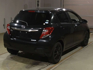 TOYOTA VITZ 2015