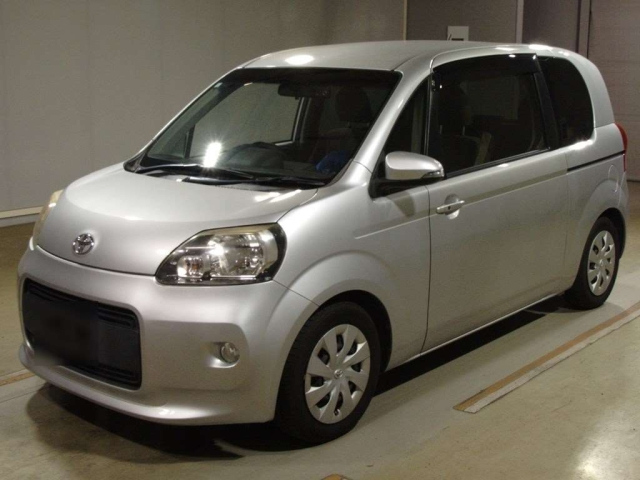TOYOTA PORTE 2012