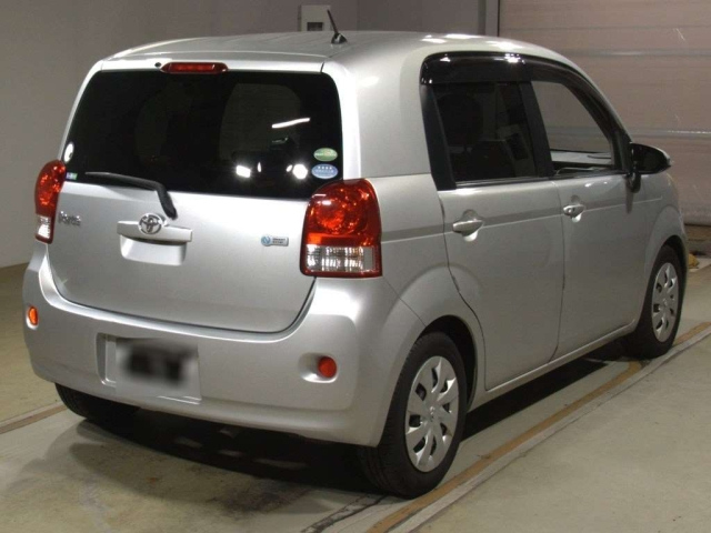 TOYOTA PORTE 2012