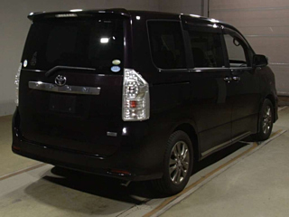 TOYOTA VOXY 2011