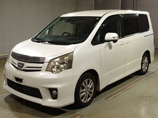 TOYOTA NOAH 2011