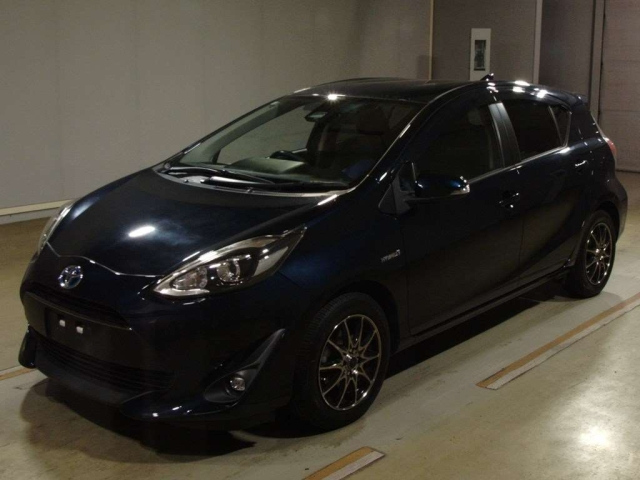 TOYOTA AQUA 2017
