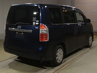 TOYOTA NOAH 2009