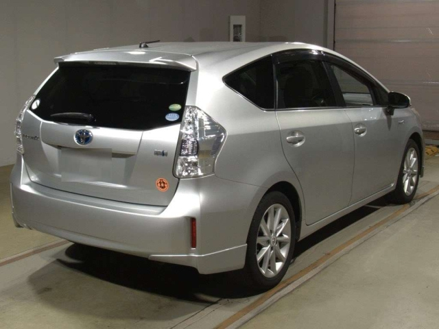 TOYOTA PRIUS ALPHA 2012