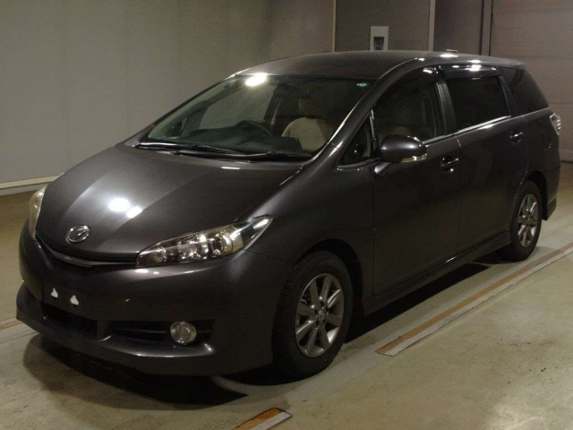 TOYOTA WISH 2013