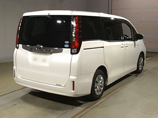 TOYOTA NOAH 2015