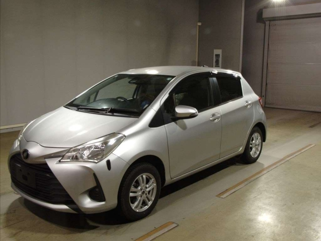 TOYOTA VITZ 2017
