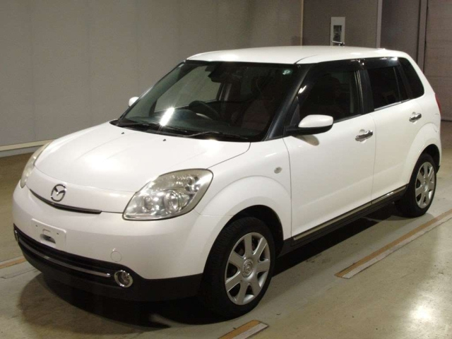 MAZDA VERISA 2010