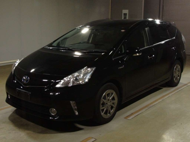 TOYOTA PRIUS ALPHA 2014