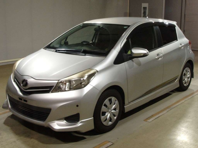 TOYOTA VITZ 2011