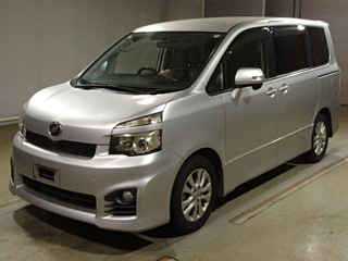 TOYOTA VOXY 2010