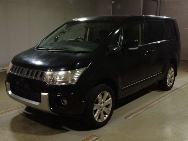 MITSUBISHI DELICA D5 2013