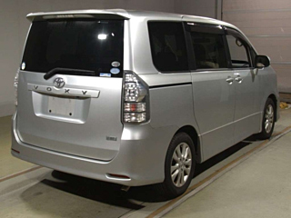 TOYOTA VOXY 2010