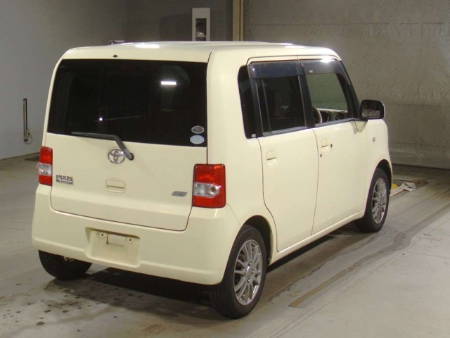 TOYOTA PIXIS SPACE 2012