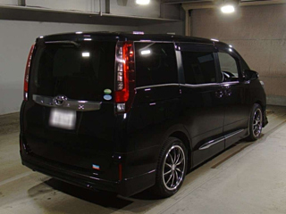 TOYOTA NOAH 2016