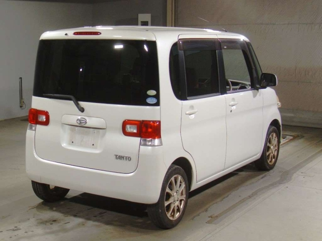 DAIHATSU TANTO 2010