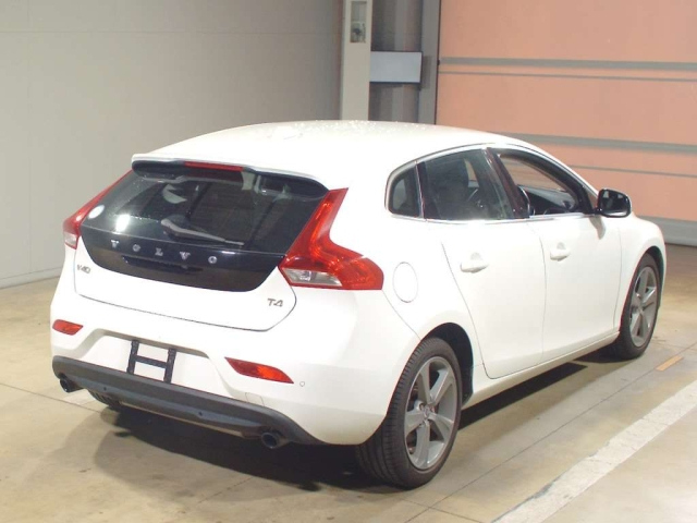 VOLVO V40 2014