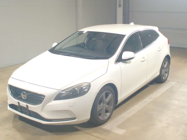 VOLVO V40 2014