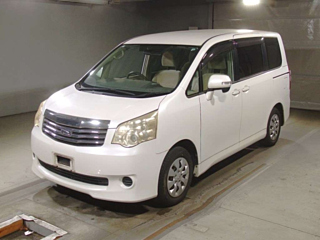 TOYOTA NOAH 2010