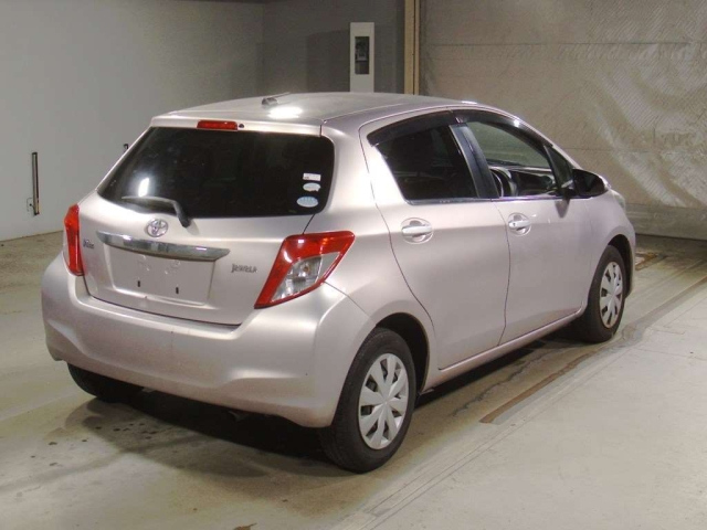 TOYOTA VITZ 2011