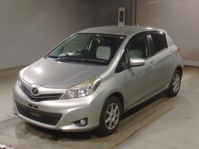 TOYOTA VITZ 2011
